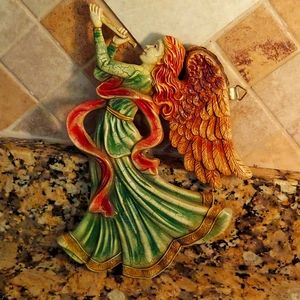 Crackle look resin angel.